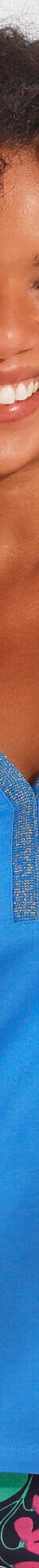 T-shirt col V doré maille unie (bleu) T-shirt col V doré maille unie (bleu)